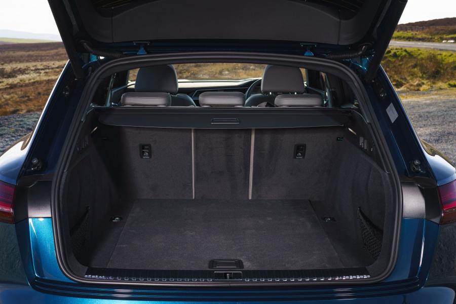 Багажник Audi e-tron 55 Quattro 2019 года  (UK) (фото 12 из 40)